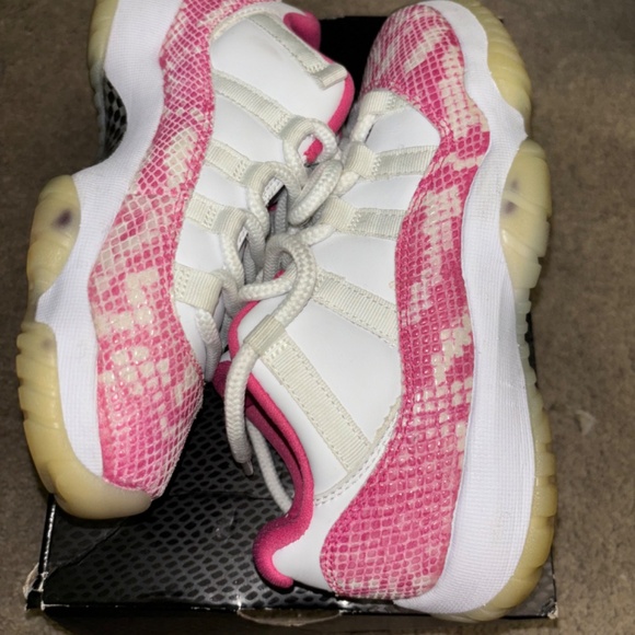 Jordan 11 Retro Low Pink Snakeskin - Picture 4 of 4